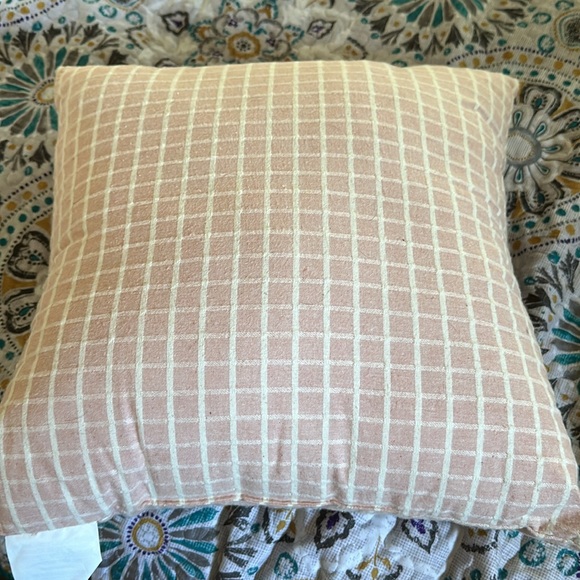 Hoppy Easter pillow - Picture 2 of 3